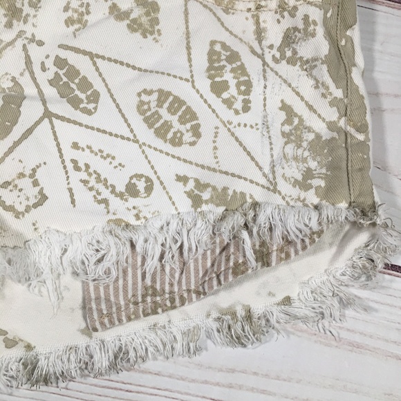 FREE PEOPLE White Distressed Cutoff Shorts Size 31 - Picture 3 of 6